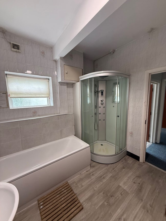 Single rooms and double rooms  Main Photo