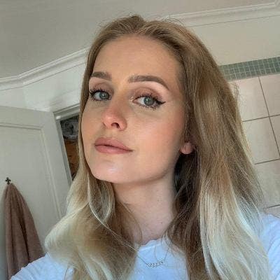 Two girls looking for London Home! Main Photo