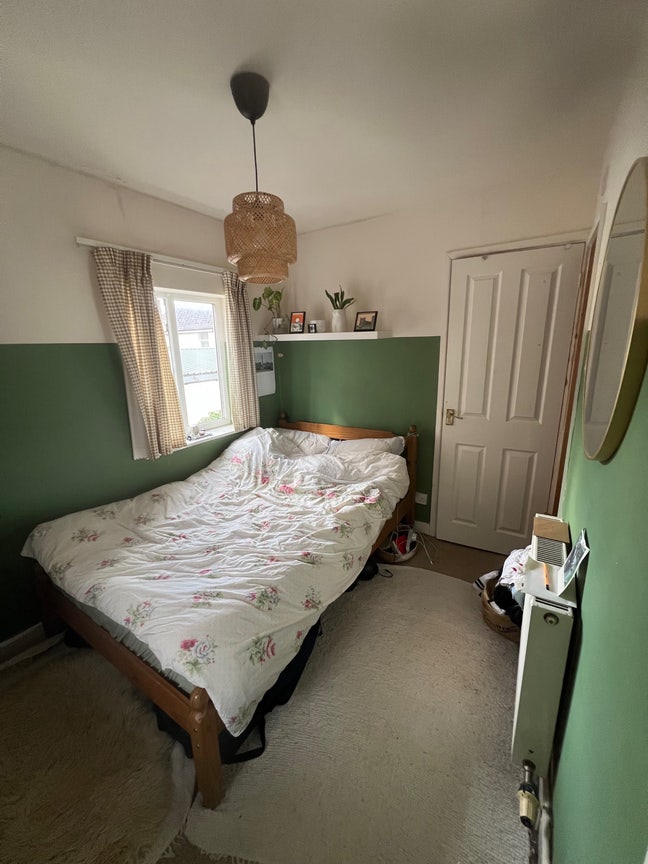 Double bedroom, centre of Cheltenham  Main Photo