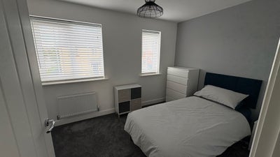 Single room available immediately in Shavington Main Photo