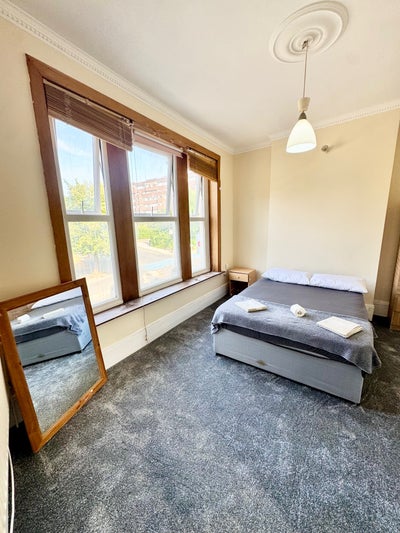 ✅ Newly Refurbished Clean House Main Photo