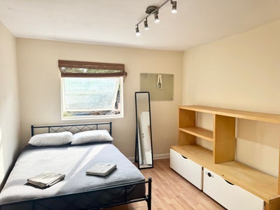 ✅ 20 minutes to Zone 1 (Central London) Main Photo
