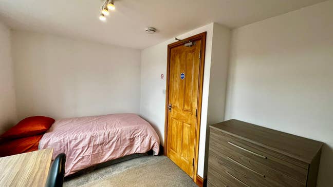 4 Double Rooms | Reduced Housing Costs | Move Now Main Photo