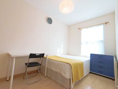 Spacious and bright 4 bedroom flat, Colindale Main Photo