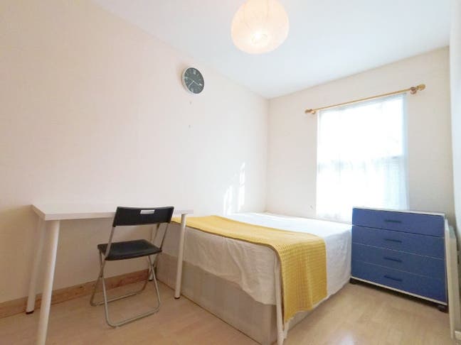 Spacious and bright 4 bedroom flat, Colindale Main Photo