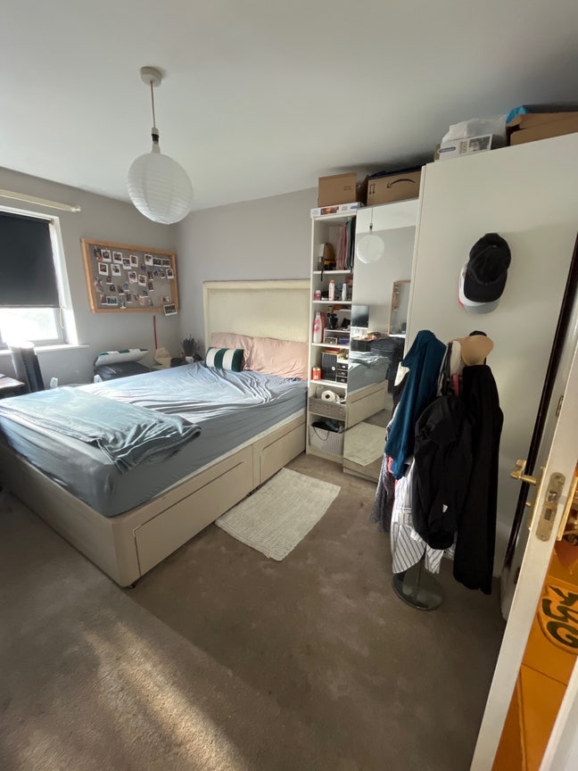 Bromley by bow double en-suite bedroom Main Photo