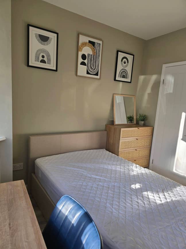 LAST ROOMS! Beautiful New Ens. Rooms in Quiet Home Main Photo