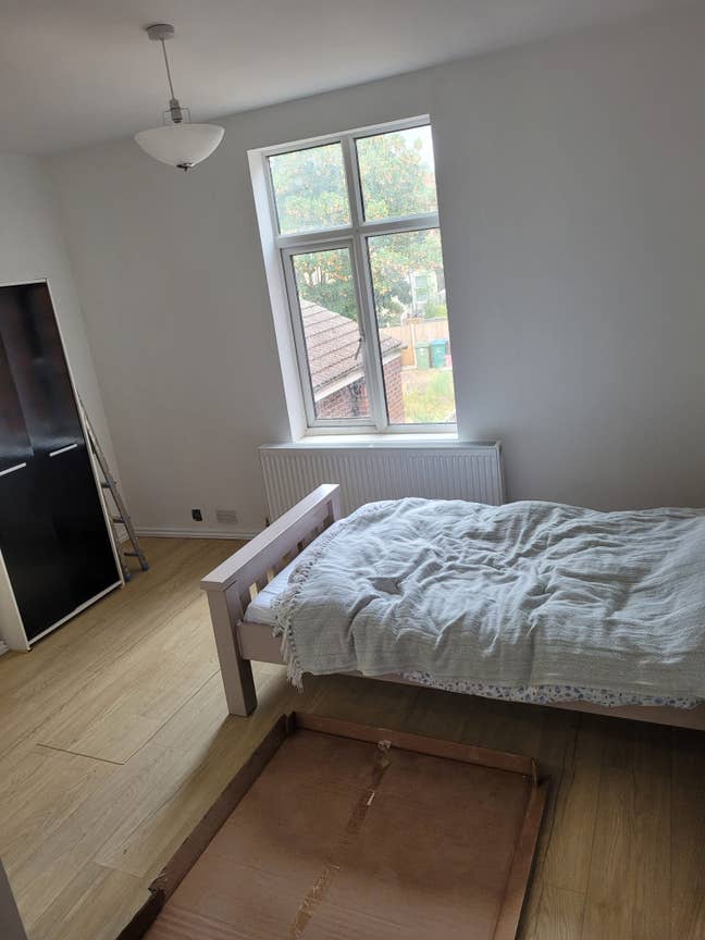 Large En-Suites room near to City Centet 1.5Miles Main Photo