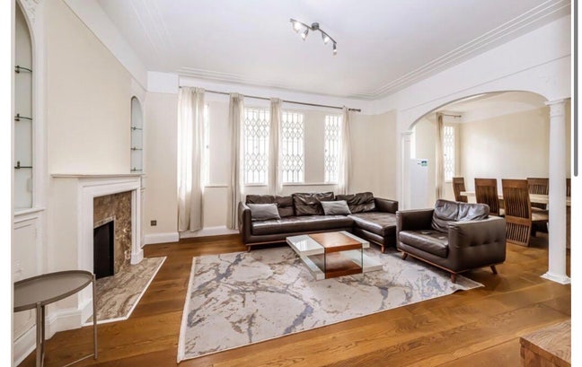 Double Room + Private Bathroom | Hyde Park Main Photo