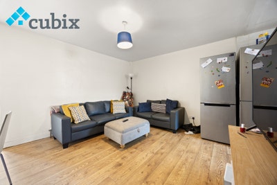 Large 6 bed house with 2 bathrooms  and garden se1 Main Photo