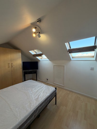 Spacious Double Room in Ealing Inc Bills Main Photo