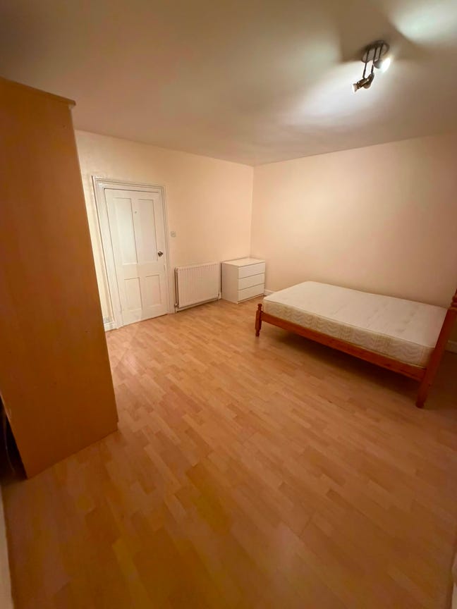 Double & Master room to rent in SW17 Main Photo