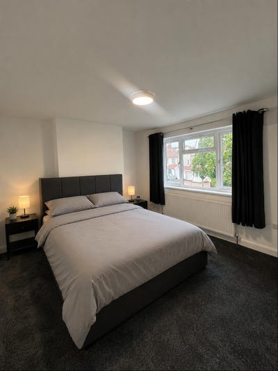 2 Rooms are available in - UB4 8NG Main Photo