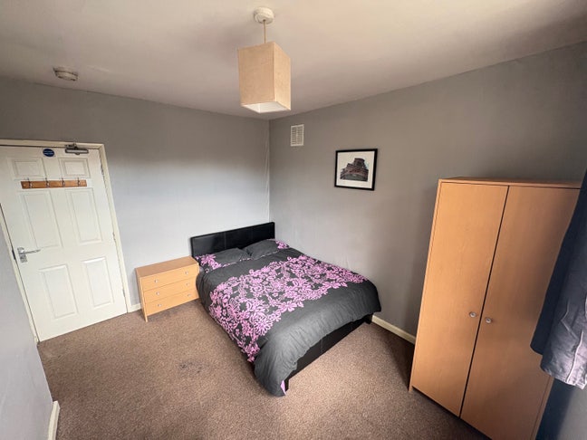Pleasant Household, all bills included Main Photo