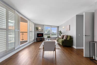 2BR 2B Canary Wharf | River & O2 Views Main Photo