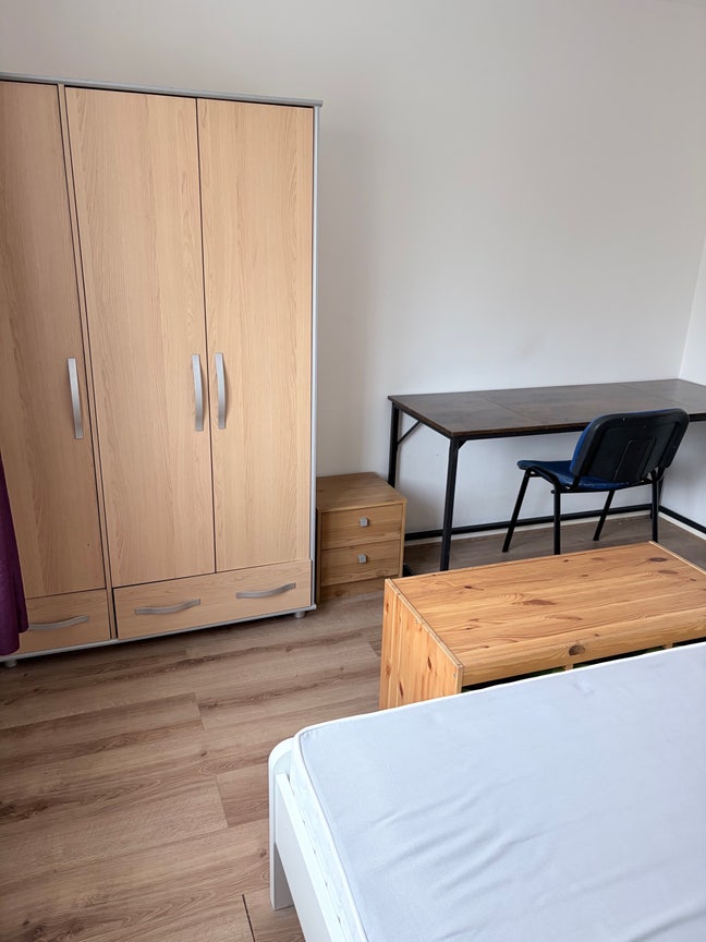 A Bright Good Location Double Room Available Now!  Main Photo