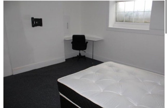 Room available in Student House Main Photo