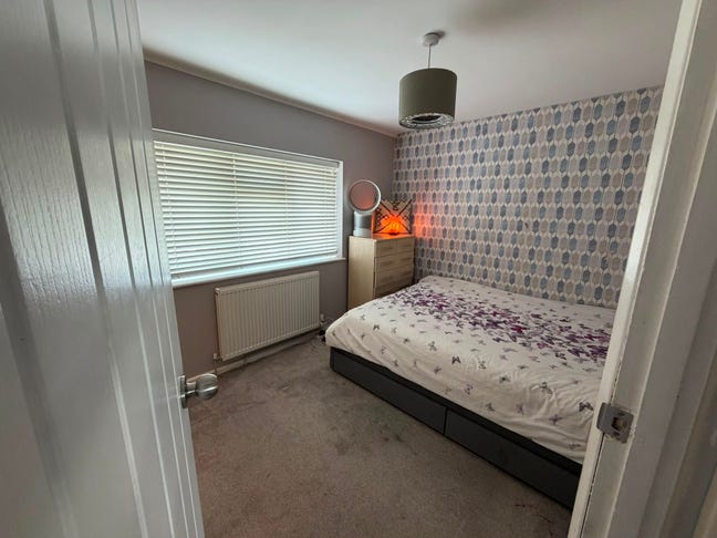 ​Large furnished room w/ king bed | All bills inc Main Photo