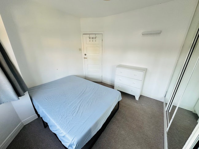 Double room in a clean and organized house Main Photo