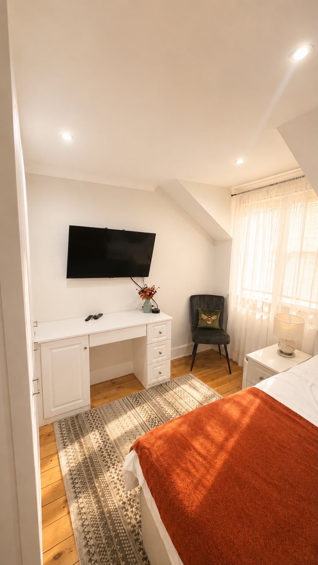 🏡Double Room with En-Suite to Rent – Lane End Main Photo