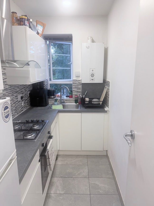 Large double room in  quiet, gay friendly  Main Photo