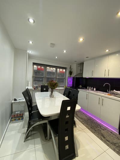 Lovely 3 Bedrooms Flat@E3 4EE/Bow Road Main Photo