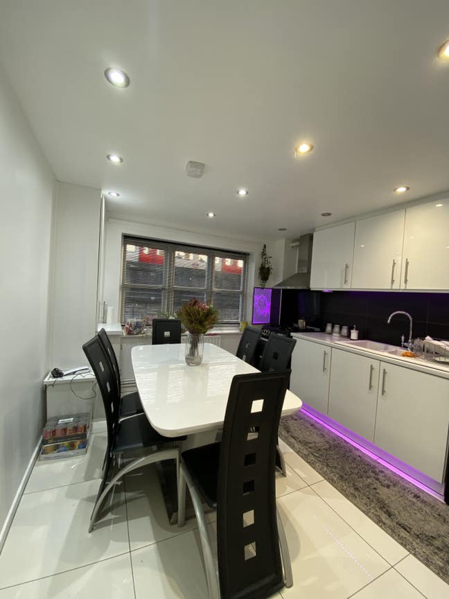 Lovely 3 Bedrooms Flat@E3 4EE/Bow Road Main Photo
