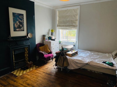 Double room in very large Victorian house Main Photo