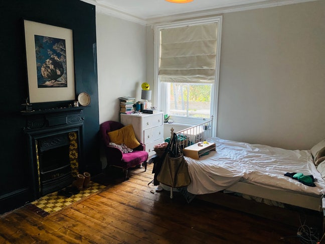 Double room in very large Victorian house Main Photo