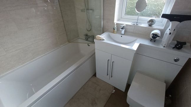 Room in Rhoose close to Airport Main Photo