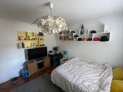 Room in 3 bedroom flat with garden Mill Hill  Main Photo