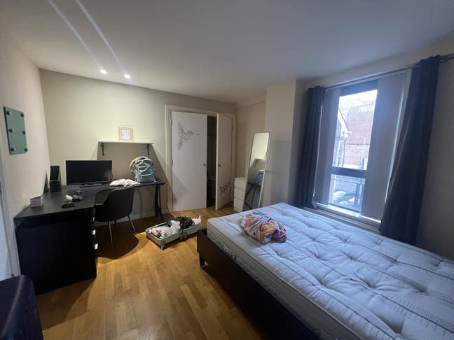 Female preferred -  Double  room in Belfast center
 Main Photo