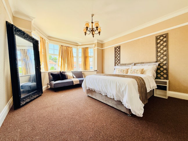 High End Double Room + Bills Included House Share Main Photo