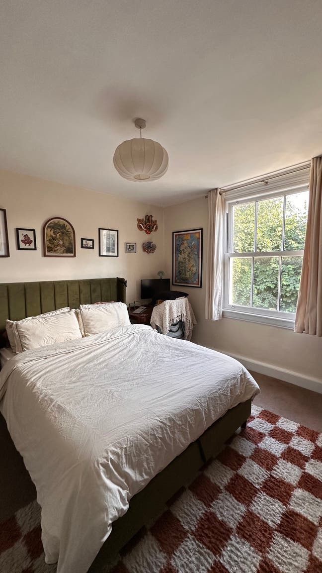 Large, bright double room in Streatham Hill Main Photo
