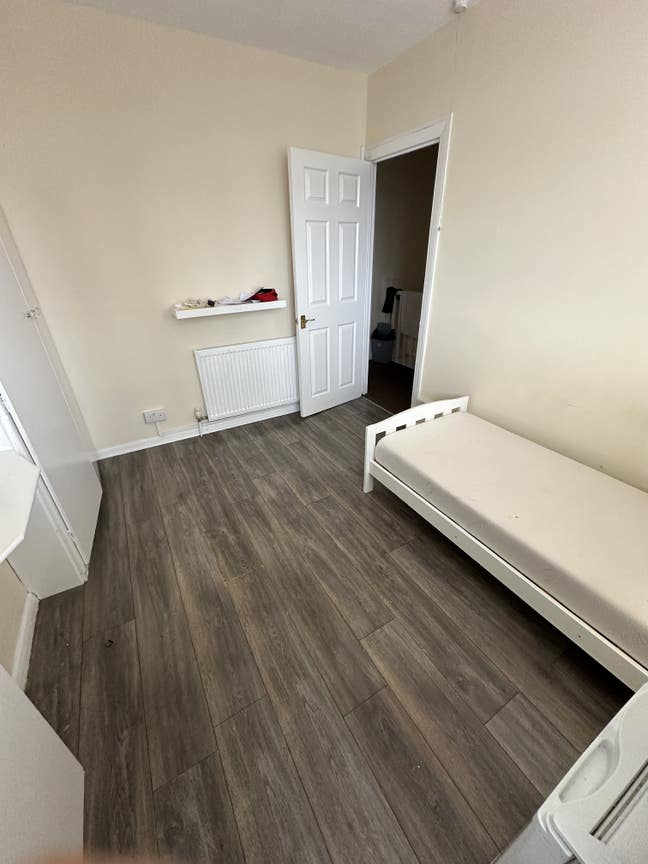 Room For Rent  Main Photo
