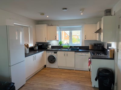 Double Room with private washroom in MK17 Main Photo