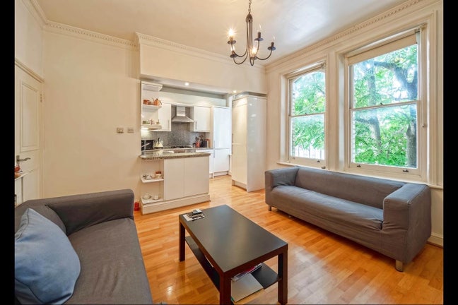 Sunny, Spacious Double Room in West Ken Main Photo