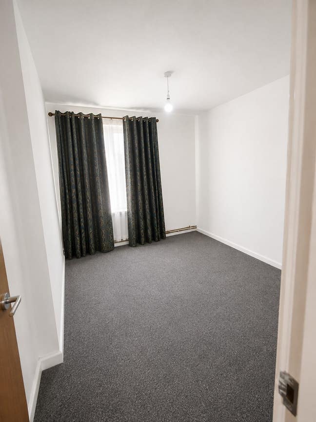 🏡 Spacious Double Room Available – Romford RM6 Main Photo