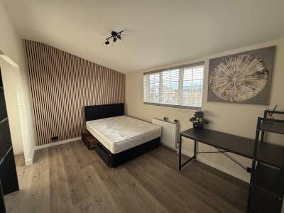 Double room in Sheppall, newly refurbished  Main Photo