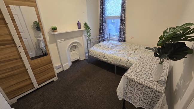 Spacious Double Room Available - Nr Plaistow Stn Main Photo
