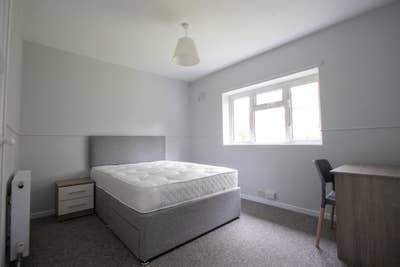 Fully Refurbished 6-Bed HMO – Ideal for Profession Main Photo
