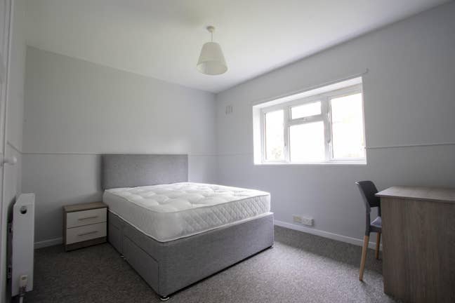 Fully Refurbished 6-Bed HMO – Ideal for Profession Main Photo