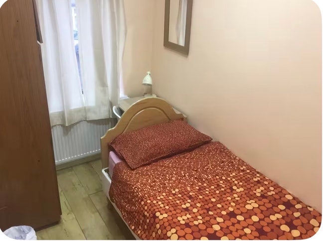 Bright Single Room in Clean & Friendly Home Main Photo