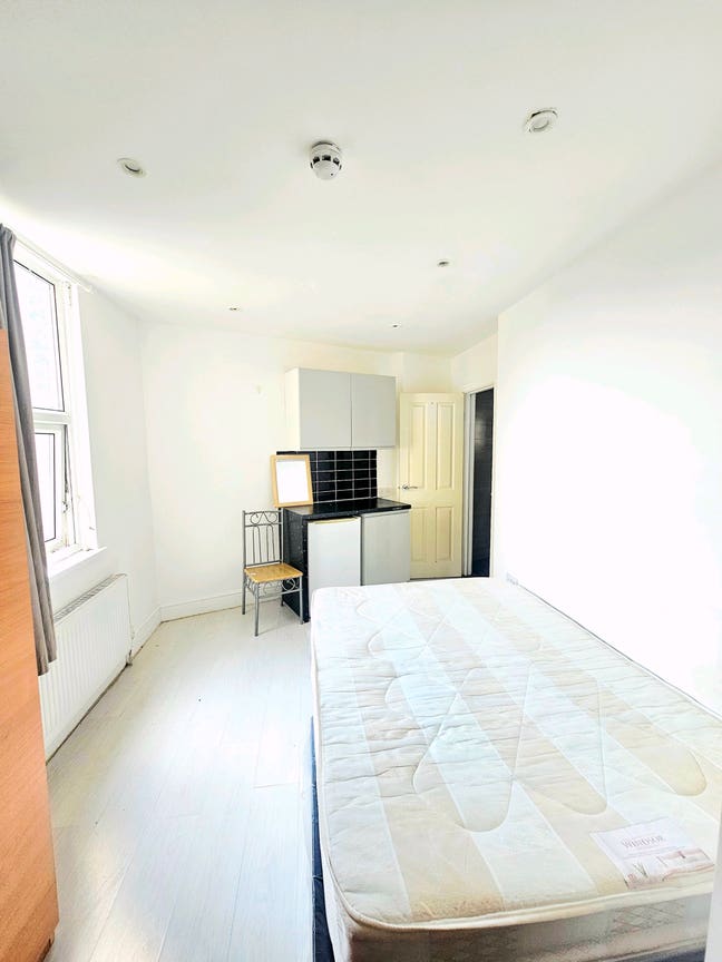 Refurbished: Spacious  Double Ensuite: All Inc Main Photo