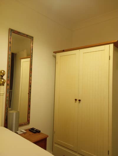 Large room for professional male  Main Photo