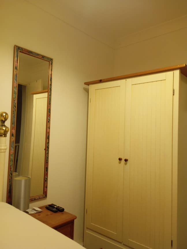 Large room for professional male  Main Photo