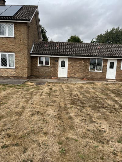 High end living one en-suite room shared bungalow  Main Photo