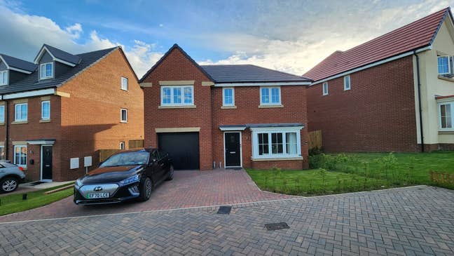 Quiet New-Build detached Family Home in Gilesgate  Main Photo