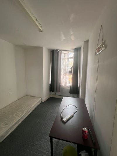 Two Rooms Available at HD1 Main Photo