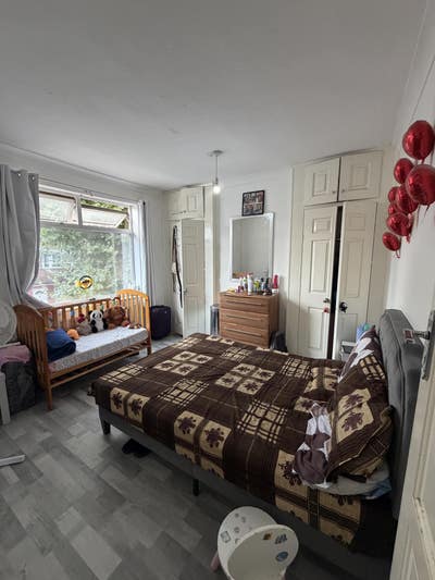 🏡 Spacious Double Room Available in E6 Main Photo